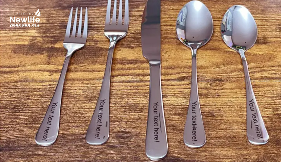 khac-laze-len-thia-inox